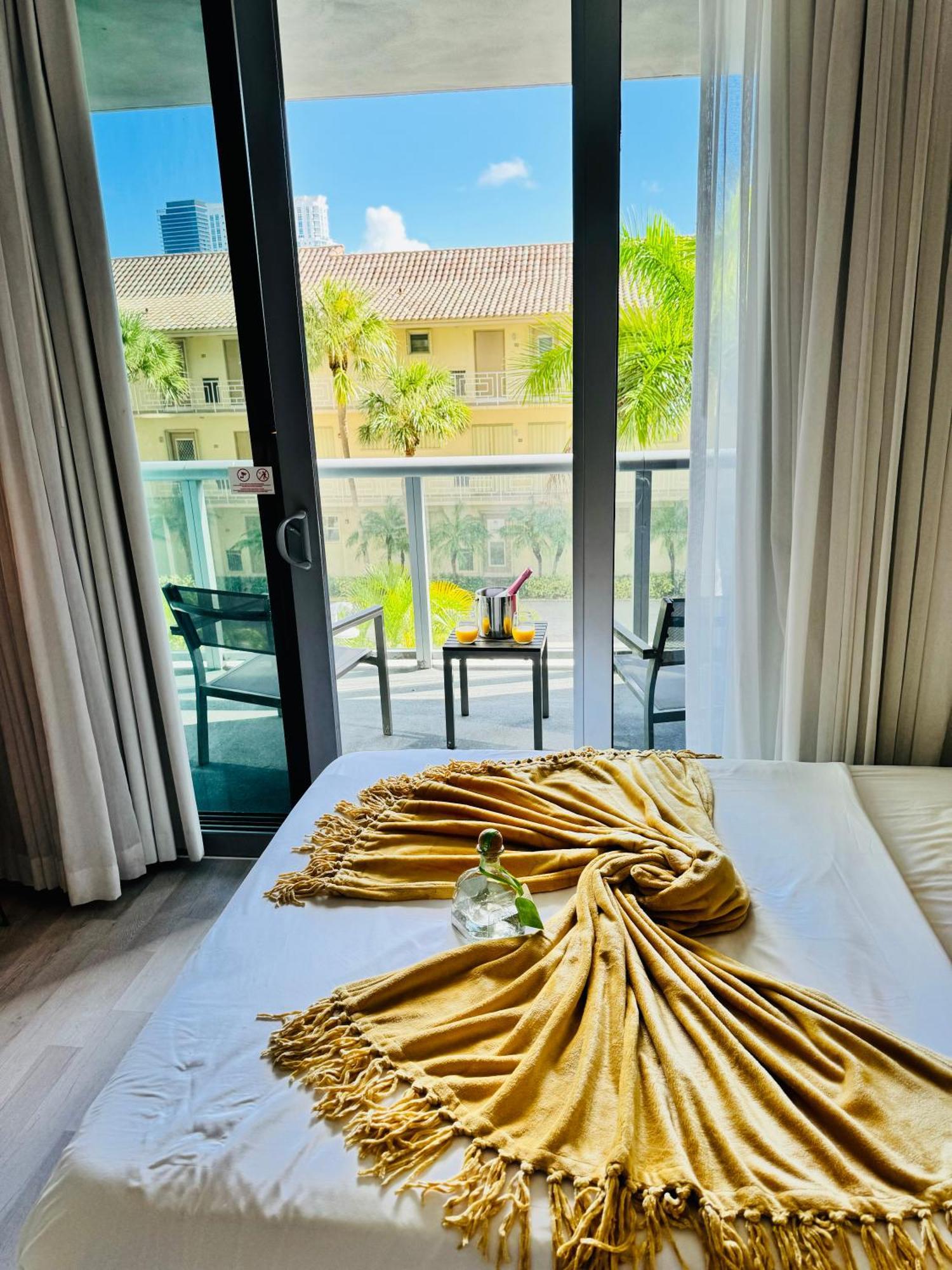 Beachwalk Resort & Condos Hallandale Beach Eksteriør billede
