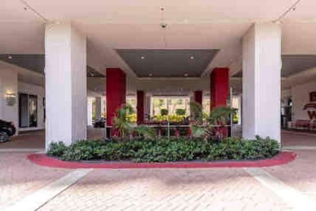 Beachwalk Resort & Condos Hallandale Beach Eksteriør billede
